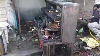 ਪਠਾਨਕੋਟ: ਦੋਨੋ ਸ ਹਲਕਾ ਭੋਆ ਦੇ ਸਰਨਾ ਸਟੇਸ਼ਨ ਨੇੜੇ ਕਨਫੈਕਸਨਰੀ ਦੀ ਦੁਕਾਨ ਨੂੰ ਅੱਗ ਲੱਗਣ ਕਾਰਨ ਹੋਇਆ ਲੱਖਾਂ ਦਾ ਨੁਕਸਾਨ