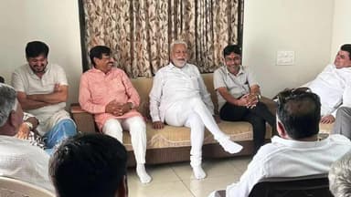 માળીયા: માળીયા મીયાણા તાલુકાના ખાખરેચી ગામની મુલાકાત લેતા પૂર્વ કેબિનેટ મંત્રી અને લોકસભાના સાંસદ...