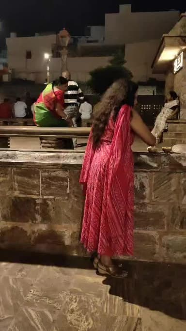 ପୁରୀ ମ୍ୟୁନିସିପାଲଟି: ଚପଲ ପିନ୍ଧି ଖାଇଲେ ମହାପ୍ରସାଦ, କ୍ୟାମରେ ଦେଖି ଚପଲ ଫିଙ୍ଗିଲେ, ଭିଡିଓ ଭାଇରାଲ