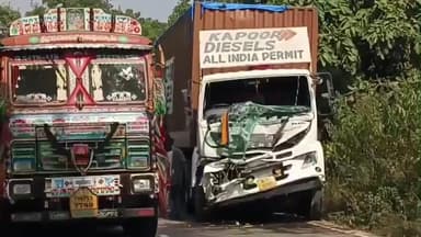 ఏటూరునాగారం: చిన్నబోయినపల్లి సమీపంలో టిప్పర్ - లారీ ఢీ