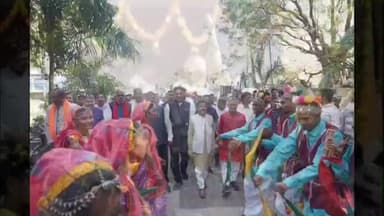 જાંબુઘોડા: ભગવાન બીરસા મુંડાની 150મી જન્મ જયંતિ અંતર્ગત જનજાતીય ગૌરવ રથયાત્રાનુ જાંબુઘોડા ખાતે ભવ્ય સ્વાગત કરવામાં આવ્યું