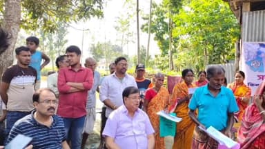 দিনহাটা ২: SIR নিয়ে আতঙ্ক কাটাতে কিসামত দশগ্রামে স্থানীয়দের অভয় দিলেন মন্ত্রী উদয়ন গুহ