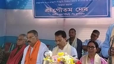 মাটিগাড়া: শিলিগুড়ি ৪১ নম্বর ওয়ার্ডে বিভিন্ন সরকারি প্রকল্পের কাজের শিলান্যাস করলেন মেয়র গৌতম দেব