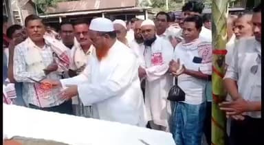 বাঘবৰ: জনীয়াৰ পৰা হাউলি লৈ ২.২ কিঃমিঃ পথৰ পকীপথ নিৰ্মাণ কামৰ শুভাৰম্ভ কৰে বিধায়ক ড০ হাফিজ ৰফিকুল ইছলামে
