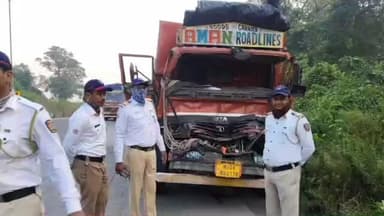 पालघर: राष्ट्रीय महामार्गावर ढेकाळे नजीक टेम्पोचा अपघात; चालक जखमी