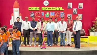 ಬಾಗಲಕೋಟೆ: ತೇಜಸ್ ಅಂತರಾಷ್ಟ್ರೀಯ ವಸತಿ ಶಾಲೆಯಲ್ಲಿ ಗಮನ ಸೆಳೆದ ಆತ್ಮ ನಿರ್ಭರ ಮತ್ತು ವೀಕ್ಷಿತ ಭಾರತ ವಿಜ್ಞಾನ ವಸ್ತು ಪ್ರದರ್ಶನ