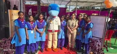 ସୁନ୍ଦରଗଡ ସହର: ଭଷ୍ମା ଥାନା ପୋଲିସ ପକ୍ଷରୁ ଦର୍ଲିପାଲ୍ଲୀରେ ସାଇବର ସୁରକ୍ଷା ସଚେତନତା କାର୍ଯ୍ୟକ୍ରମ ଅନୁଷ୍ଠିତ ମୁଖ୍ୟ ଅତିଥି ଏସ ପି ସୁନ୍ଦରଗଡ