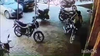 पोकरण: जिला अस्पताल की पार्किंग से बाइक चोरी का CCTV वीडियो आया सामने, पोकरण में चोरी की वारदातें नहीं थम रही