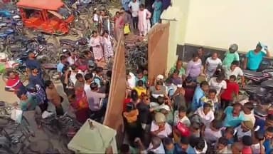 হোজাই: ই-ৰিক্সাৰ প্ৰ-পত্ৰ বিতৰণকলৈ বিবেকানন্দ ক্ৰীড়াঙ্গনত হোজাই সমষ্টিৰ প্ৰাক্তন বিধায়ক শিলাদিত্য দেৱৰ সংবাদ মেল