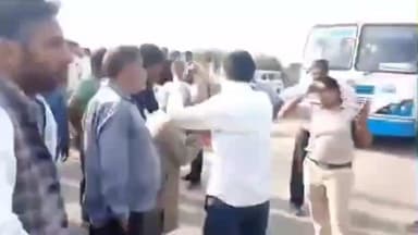 नारनौल: नारनौल अनाज मंडी में गेटपास न मिलने पर भड़के किसान, किया रोड जाम