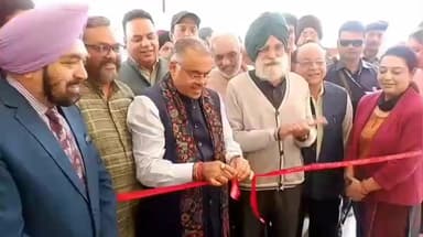 ਅੰਮ੍ਰਿਤਸਰ 2: ਰਾਸ਼ਟਰ ਜਨਰਲ ਸਕੱਤਰ ਭਾਜਪਾ ਦੇ ਤਰੁਣ ਚੁੰਗ ਪਹੁੰਚੇ ਆਰਟ ਗੈਲਰੀ ਦੇਸ਼ ਦੇ ਪ੍ਰਧਾਨ ਮੰਤਰੀ ਨਰਿੰਦਰ ਮੋਦੀ ਦੀ ਕੀਤੀ ਤਾਰੀਫ