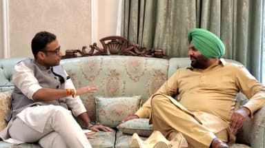 ਅੰਮ੍ਰਿਤਸਰ 2: ਸੋਬਰ ਮਿੱਠੂ ਮੈਦਾਨ ਬਣੇ ਅੰਮ੍ਰਿਤਸਰ ਸ਼ਹਿਰੀ ਦੇ ਕਾਂਗਰਸ ਦੇ ਪ੍ਰਧਾਨ ਬਸ ਸਟੈਂਡ ਦੇ ਨਜ਼ਦੀਕ ਪਹੁੰਚੇ ਐਮਪੀ ਗੁਰਜੀਤ ਸਿੰਘ ਔਜਲਾ ਨੇ ਦਿੱਤੀ ਮੁਬਾਰ