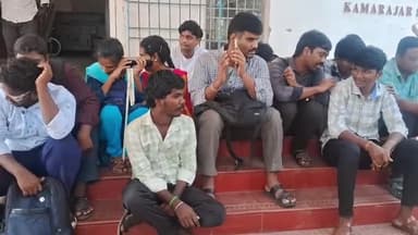 மயிலாப்பூர்: முதலமைச்சரை காணவில்லை காமராஜர் சாலையில் அமர்ந்து போராட்டத்தில் ஈடுபட்ட மாற்றுத் திறனாளிகள்