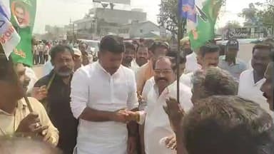 మెడికల్ కాలేజీలు ప్రైవేటీకరణకి వ్యతిరేకంగా చోడవరంలో మాజీ మంత్రి గుడివాడ అమర్నాథ్ ఆధ్వర్యంలో ర్యాలీ