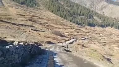 स्पीति: लाहौल में सड़क किनारे ड्रेनेज बनाने की ग्रामीणों ने उठाई मांग, बर्फीली सड़क से बढ़ा हादसों का खतरा