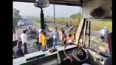 मुदखेड: मुडखेड मध्ये स्कूल बसला रेतीच्या टिप्परची धडक , 40 विद्यार्थी वाचले प्राण