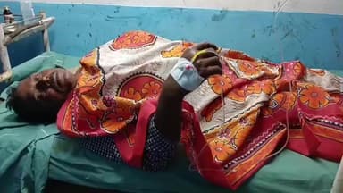 গাজোল: টোটো ও মোটর বাইক মুখোমুখি সংঘর্ষের জেরে মোটরবাইক আরোহীর পা ভেঙে জখম হয় মুড়িয়া কুন্ডু ৮১ নং জাতীয় সড়ক এলাকায়