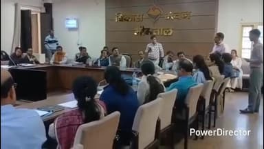 ओखलकांडा: विकास भवन में जिले के सभी विभागों के उच्चाधिकारियों के साथ आयोजित की गई समीक्षा बैठक