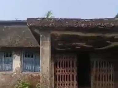 टेढ़ागाछ: टेढ़ागाछ प्रखंड के बेणुगढ़ में ₹50 लाख से बना प्राथमिक स्वास्थ्य केंद्र बना खंडहर