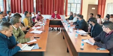 चमोली: मुख्य विकास अधिकारी डॉ. अभिषेक त्रिपाठी की अध्यक्षता में सहकारी समितियों की बैठक आपदा प्रबंधन सभागार में आयोजित