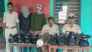 लकड़ी नबीगंज: लकड़ीनवीगंज पुलिस ने दो चोरों को चोरी के आठ वीडियो कैमरे, ऑक्सीजन सिलेंडर व फ्लेम कटर के साथ किया गिरफ्तार