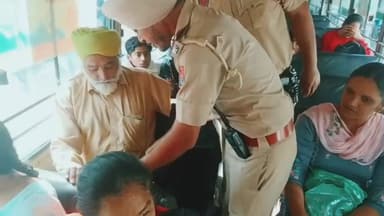 ਮਲੇਰਕੋਟਲਾ: ਦਿੱਲੀ ਬੰਬ ਧਮਾਕੇ ਤੋਂ ਬਾਅਦ ਮਲੇਰਕੋਟਲਾ ਜਿਲ੍ੇ ਅੰਦਰ ਵੀ ਪੁਲਿਸ ਚੌਕਸ ਰੇਲਵੇ ਸਟੇਸ਼ਨ ਬੱਸ ਸਟੈਂਡ ਆ ਥਾਵਾਂ ਤੇ ਕੀਤੀ ਗਈ ਤਲਾਸ਼ੀ।