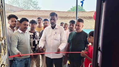 कैरो: कैरो प्रखंड में सांसद प्रतिनिधि समीद अंसारी व बीडीओ ने अबुआ आवास योजना के लाभुकों का कराया गृह प्रवेश