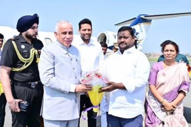 కోడుమూరు: రాష్ట్ర గవర్నర్ అబ్దుల్ నజీర్ ను ఆత్మీయ స్వాగతం పలికిన కోడుమూరు ఎమ్మెల్యే బొగ్గుల దస్తగిరి