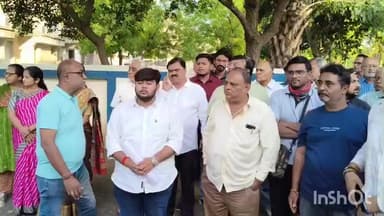 વઢવાણ: સુરેન્દ્રનગર ડીવીઝન પોલીસ મથકે થયેલ એટ્રોસિટી ની ફરિયાદ મામલે આજે જિલ્લા પોલીસ વડાને અલગ અલગ સંસ્થાઓ દ્વારા કરી રજૂઆત