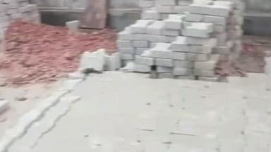 मथुरा: घटिया निर्माण सामग्री पर भड़के कॉलोनी वासी वार्ड नंबर 54 में ठेकेदार की मनमानी पर जताया विरोध #Jansamasya