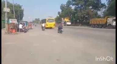 पारशिवनी: कांद्री धन्यवाद गेट जवळ दोन अनोळखी इसमांनी भरदिवसा महिलेच्या हातातुन पैश्याची बैग हिसकावुन २.५० लाखांची लुट.आरोपी पसार.