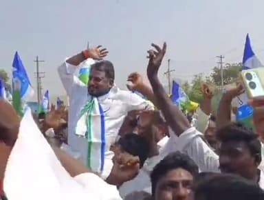 శింగనమల: సింగనమల మండల కేంద్రంలోని కూటమి అధికారంలోకి వచ్చాక రాష్ట్రంలో దోపిడీ రాజ్యం జరుగుతోందని సమన్వయకర్త మాజీ మంత్రి శైలజనాథ్