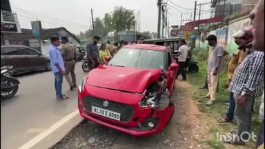 പാലക്കാട്: പാലക്കാട് മോയൻസിന് സമീപം കാർ ഓട്ടോറിക്ഷയിലേക്ക് ഇടിച്ചു കയറി അപകടം