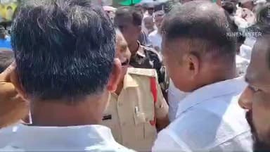 హిందూపురంలో మెడికల్ కళాశాలల ప్రైవేటీకరణను నిరసిస్తూ వైఎస్సార్సీపీ ఆధ్వర్యంలో చేసిన ప్రజా ఉద్యమం లో ఉద్రిక్తత