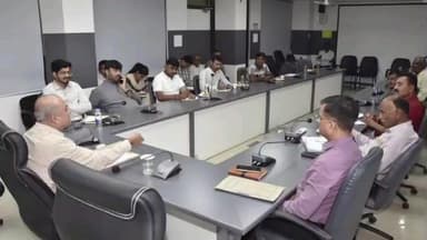 જોડિયા: જિલ્લા ચૂંટણી અધિકારીશ્રી કેતન ઠક્કરે SIR કામગીરી અંતર્ગત રાજકીય પક્ષોના પ્રતિનિધિઓ સાથે બેઠક યોજી