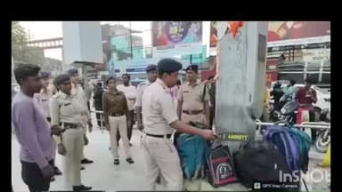 পুরুলিয়া ২: দিল্লি বিস্ফোরণ ঘটনার পর নিরাপত্তা জোরদার করতে দক্ষিণ পূর্ব রেলের আদ্রা ডিভিশনের পুরুলিয়া স্টেশনে আরপিএফ ও জিআরপির যৌথ