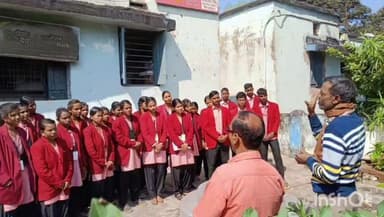 नोआमुंडी: प्रो. राजकरण यादव और प्रो. नरेश कुमार पान के नेतृत्व में नोवामुंडी डाकघर का शैक्षणिक भ्रमण