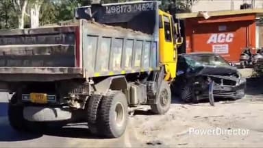 नादौन: एनएच-103 पर शासन में टिप्पर और कार की जोरदार टक्कर, हादसे में कार के परखच्चे उड़े, कुछ लोग घायल