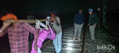 डोमचांच: नवलशाही थाना क्षेत्र के सिंगपूर क्रेशर मंडी के पास रेलवे ट्रैक पर मिला शव