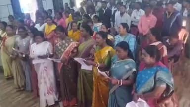 नोआमुंडी: नोवामुंडी में भावभीनी विदाई: शिक्षकों ने प्रखंड शिक्षा प्रसार पदाधिकारी सुदामय साव को सम्मानित किया