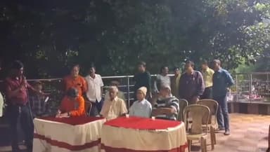 মুর্শিদাবাদ জিয়াগঞ্জ: শাহনগর ভাগীরথী আশ্রম শতবর্ষের দোড়গোড়ায় — প্রস্তুতি সভায় গঠিত হল কোর কমিটি রাত্রি সাতটা নাগাদ সেই ছবি ধরা পড়ে