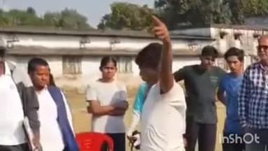 गोला गोकरणनाथ: गोला गोकर्णनाथ कस्बे के स्व. राजेन्द्र गिरि स्टेडियम में 12वें दिन खेल महोत्सव में एथलेटिक्स प्रतियोगिता का शुभारंभ हुआ