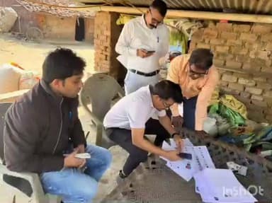 थांदला: थांदला क्षेत्र में एसडीएम व तहसीलदार ने मतदान केंद्रों का किया निरीक्षण, विशेष गहन पुनरीक्षण जारी