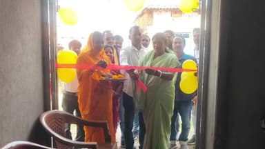 कान्हाचट्टी: कान्हाचट्टी में अबुआ आवास योजना के तहत बने मकानों में लोगों ने किया गृह प्रवेश