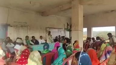 डोमचांच: झामुमो ने बढ़ाया जनाधार, डोमचांच में घटवार आदिवासी महासभा पार्टी में शामिल