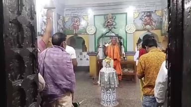 ଭଟଲି: ଭଟଲି ର ପ୍ରସିଦ୍ଧ ଦଧିବାମନ ମନ୍ଦିର ରେ ଆଜି ପ୍ରଥମାଷ୍ଟମୀ ରେ ସନ୍ଧ୍ୟା ଆଳତି ରେ ଭକ୍ତ ଙ୍କ ପ୍ରବକ ଭିଡ଼