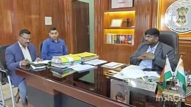 जामताड़ा: आयुष्मान कार्ड निर्माण को लेकर समाहरणालय में बैठक, हर प्रखंड में कैंप लगाने का निर्देश