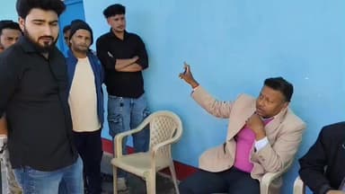 लोहाघाट बाईपास निर्माण के लिए राईकोट के ग्रामीणों का कृषि भूमि देने से मना प्रशासन और ग्रामीणों के बीच हुई बैठक