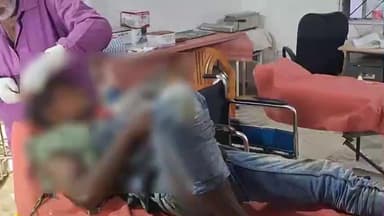 पाकरटांड: सिकरियाटांड तुमगा के पास मोटरसाइकिल दुर्घटना में युवक घायल, सदर अस्पताल में भर्ती