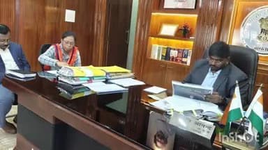 जामताड़ा: संचार व्यवस्था दुरुस्त करने के लिए समाहरणालय में हुई बैठक, ज़रूरी स्थानों पर संचार टावर लगाने का निर्देश